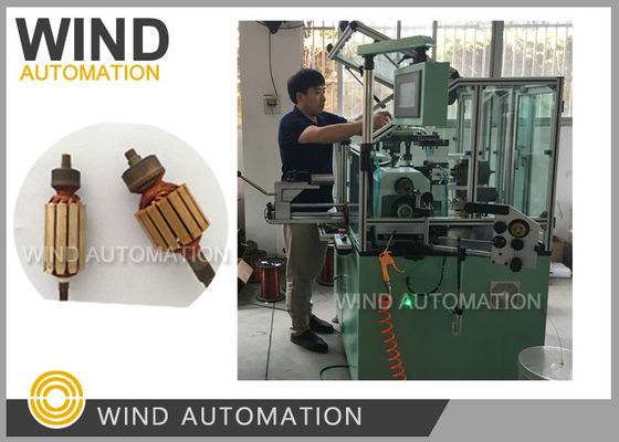 China Máquina de enrolar com dois volantes de armadura de comutador / Máquina de enrolar de bobina automática fornecedor