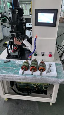 China Armatura Commutador Fusão Máquina de estaca quente Soldadura de barras fornecedor