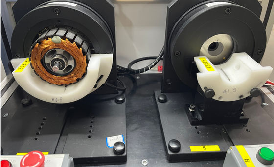 CE Equipamento de ensaio de armaduras de motores elétricos Painel de ensaio de resistência à soldagem de estações duplas fornecedor