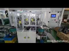 Linha de montagem de armaduras para placa de extremo do eixo e comutador por servopressão em uma máquina